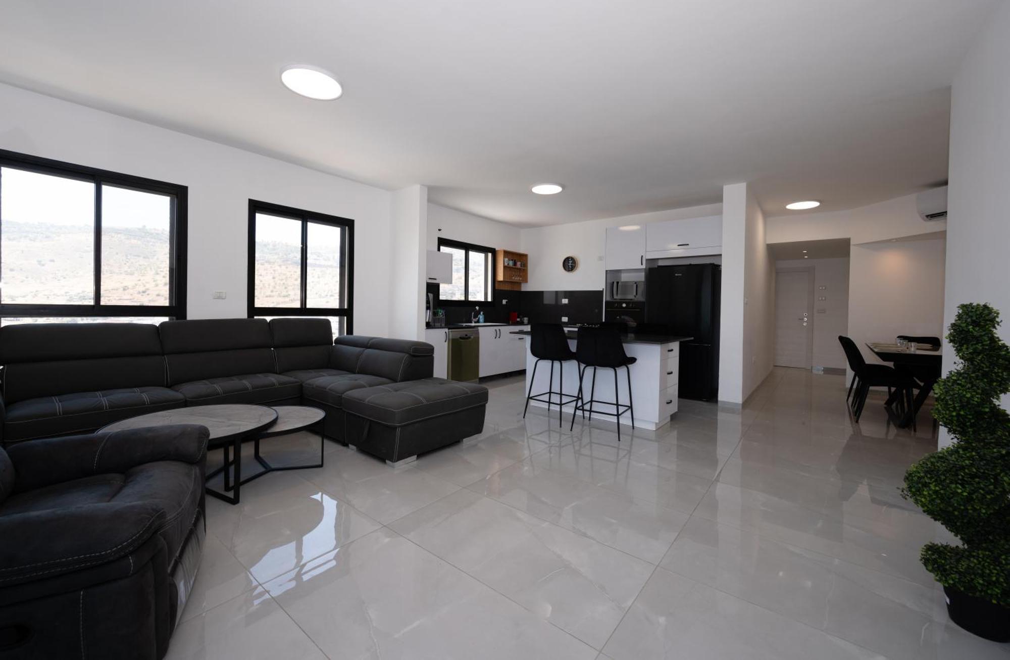 Levication Paratroopers Premium Penthouses & With View *