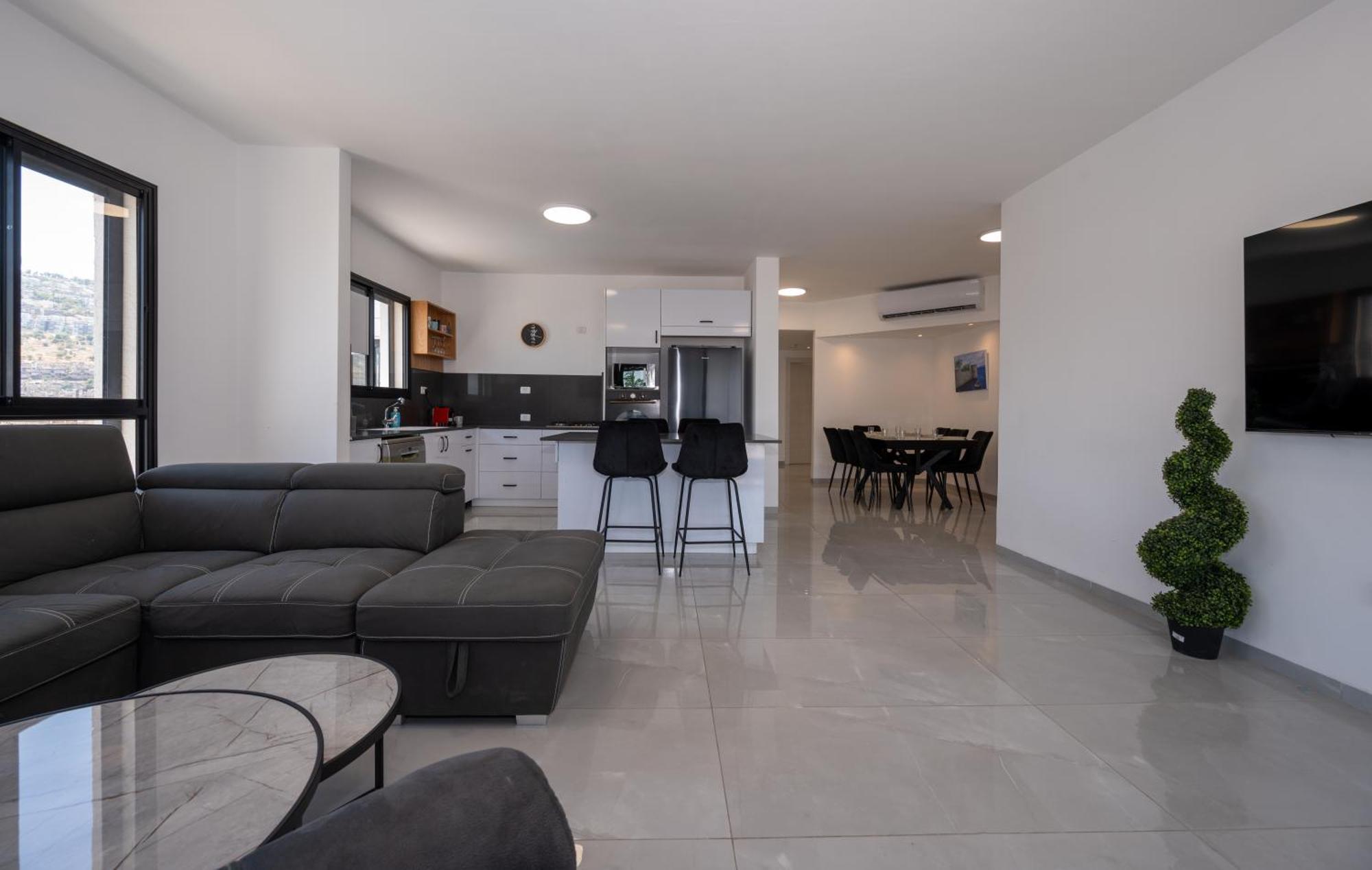 Levication Paratroopers Premium Penthouses & With View