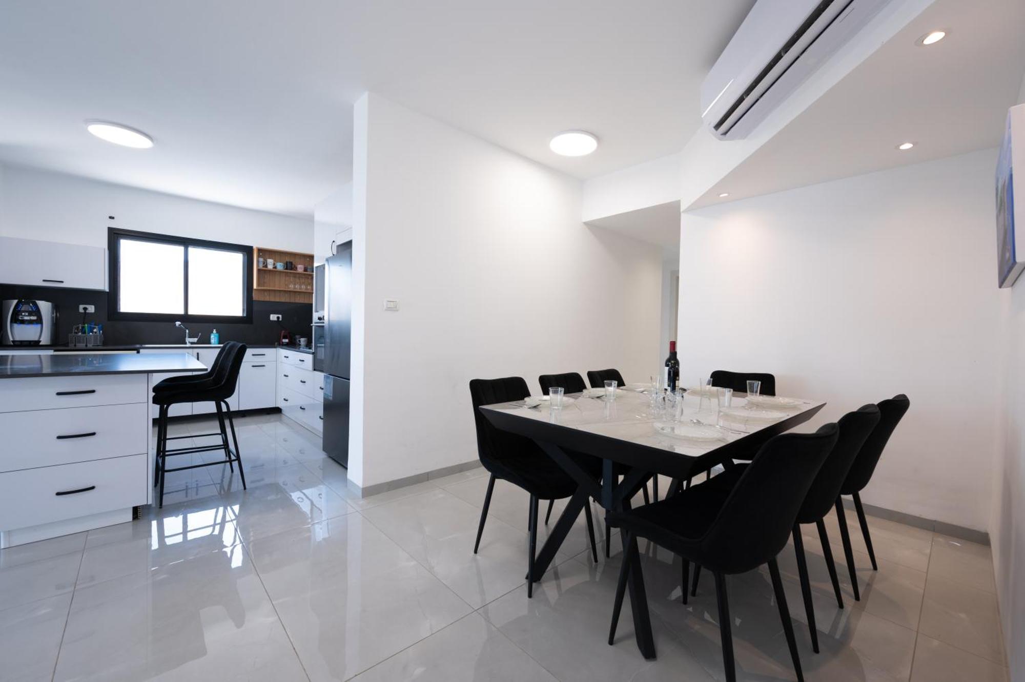 Levication Paratroopers Premium Penthouses & With View Apartment *