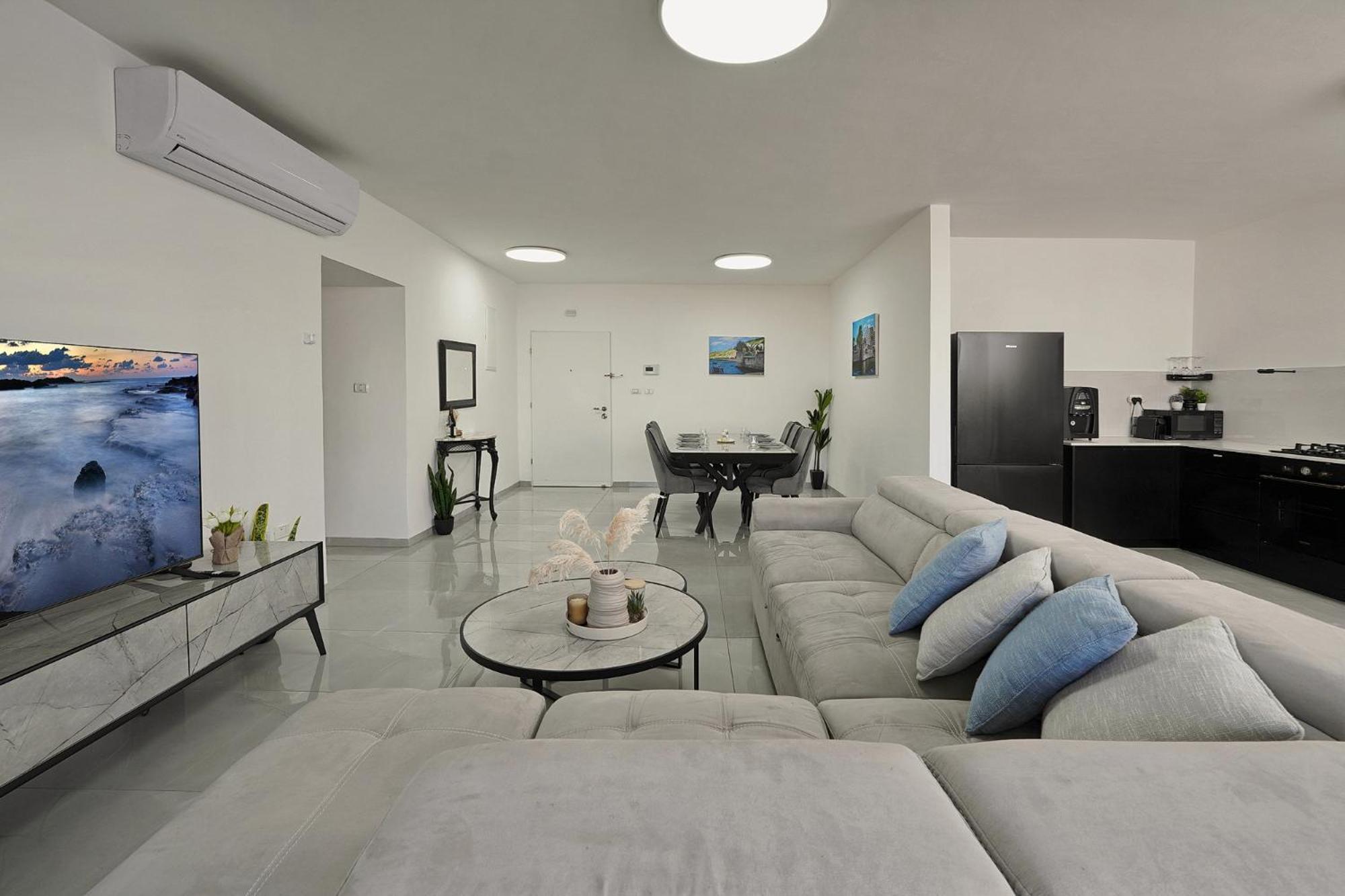 Levication Paratroopers Premium Penthouses & With View *