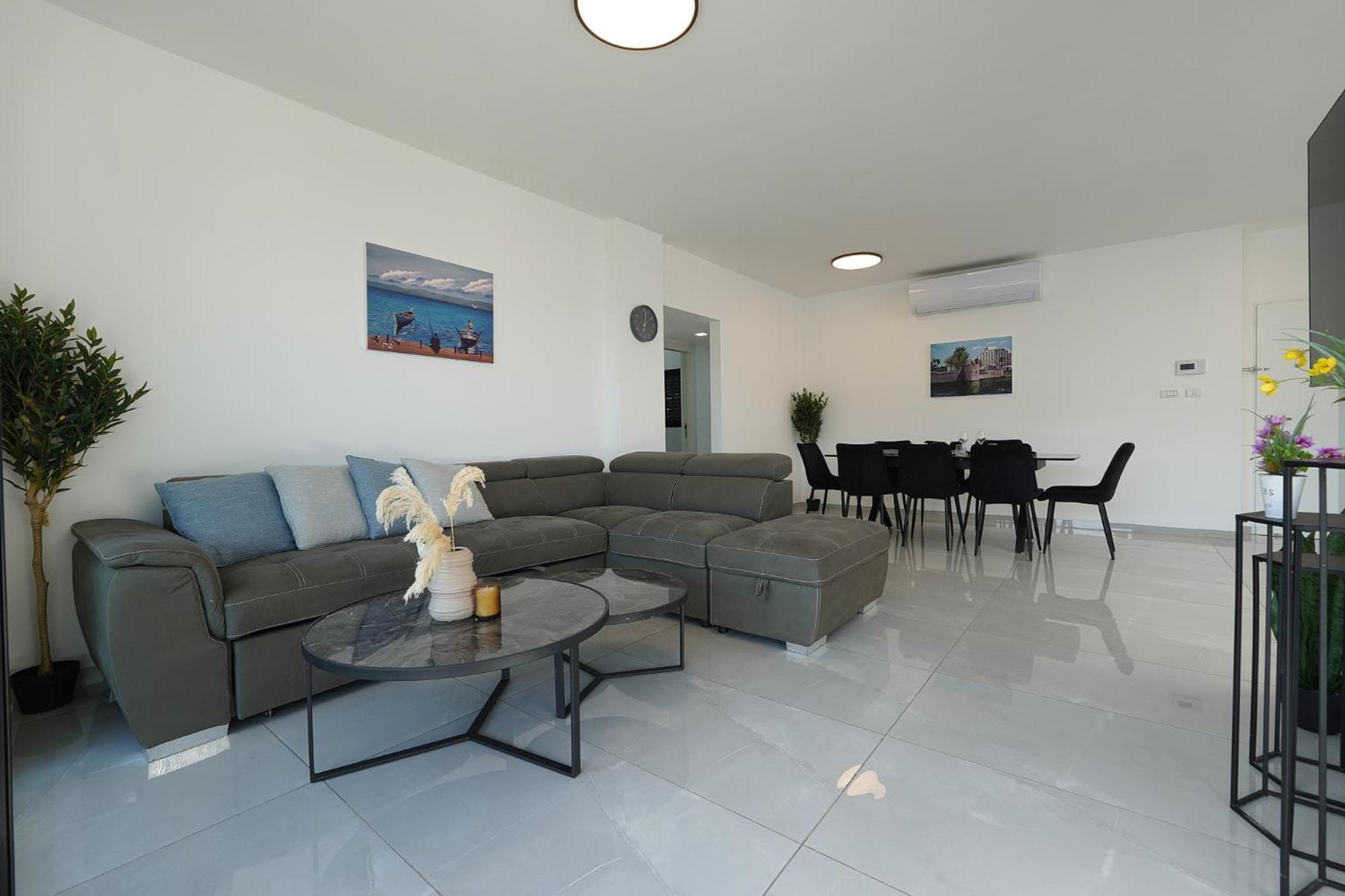 Levication Paratroopers Premium Penthouses & With View Apartment *